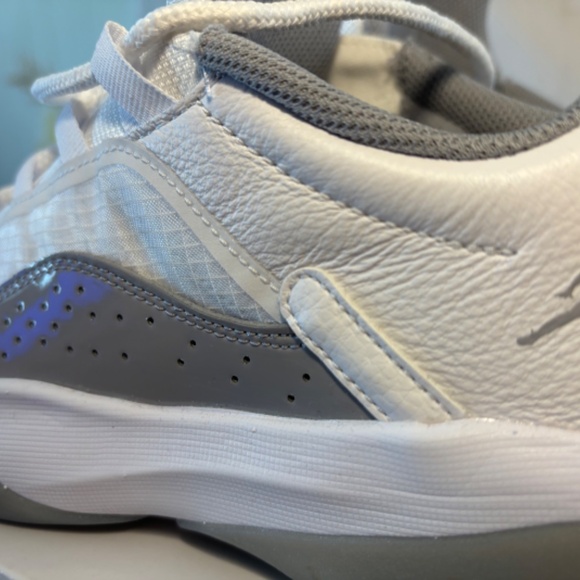 Nike - Jordan 11 CMFT Low - Picture 5 of 9